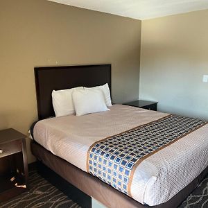 Construction crew 1 King bed East Outdoor